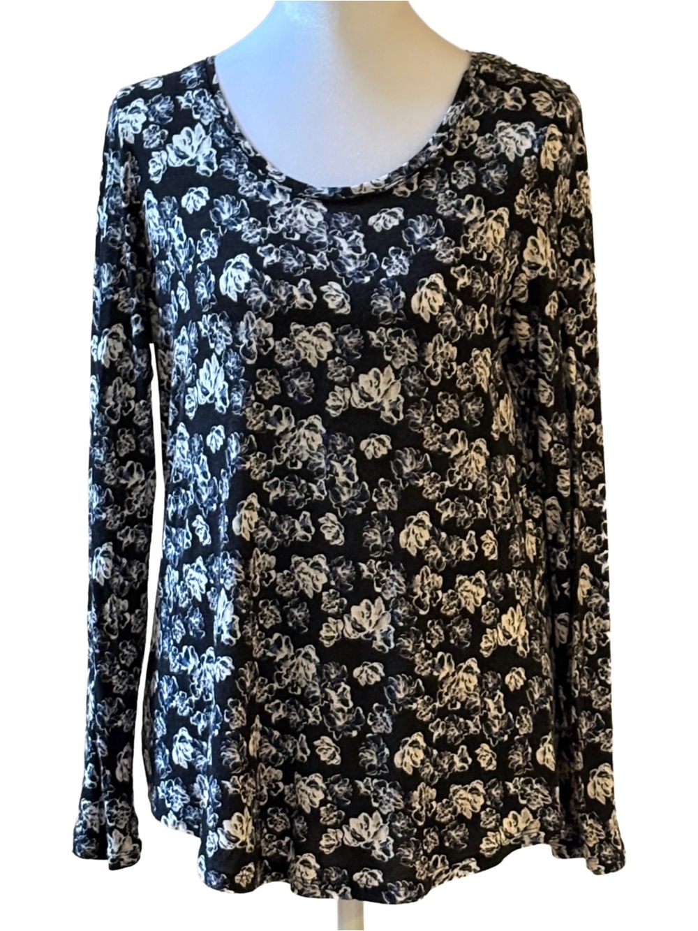 Simply Vera Vera Wang Floral Rayon Top Medium Black Blue White Long Sleeve